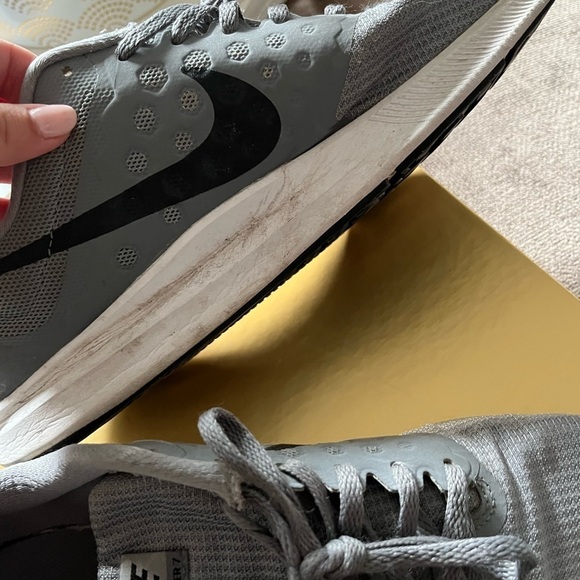 Nike Running Sneakers - Men’s Size 10; Gray & Black - Picture 4 of 10